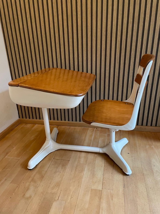 Image 1 of Pupitre escolar americano.