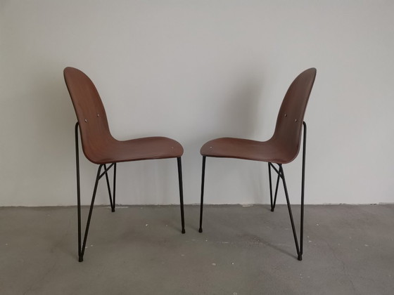 Paires de chaises tripodes par Enzo Strada pour Mobili Barovero – Mobili Barrovero, Chaises de salle à manger (photo 4 of 12)