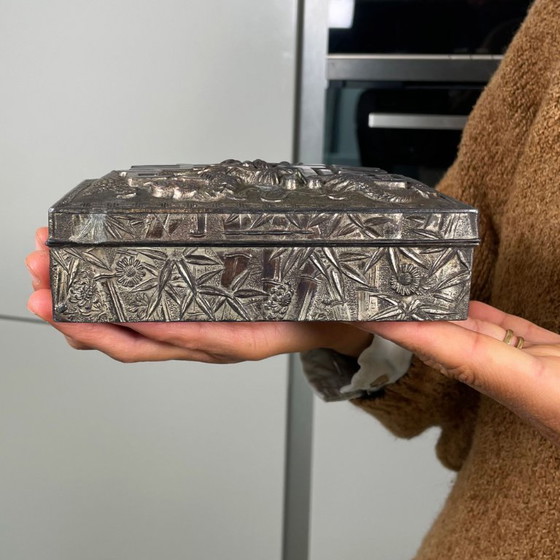 Image 1 of Caja japonesa para baratijas o joyas de metal y madera con forma de dragón