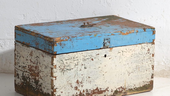 Antique painted small chest in pine wood – Poland, circa 1930 – Chest of drawers, Iron, Rustic (photo 3 of 40)