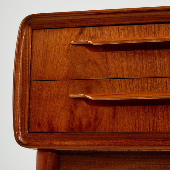 Image 1 of MK11125 Table de nuit en teck par Johannes Andersen pour CFC Silkeborg