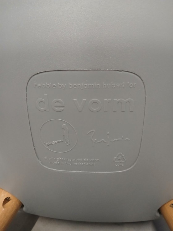 Chaise Pebble originale de la marque de design néerlandaise De Vorm, conçue par Benjamin Hubert. – devorm (photo 4 of 5)