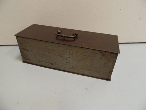 Image 1 of Vintage metalen geld kist
