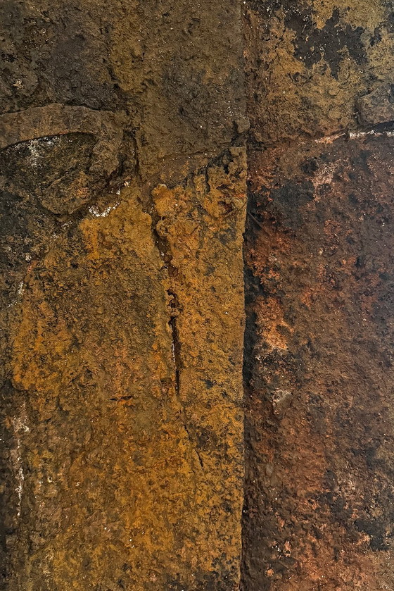 Image 1 of 🏔️ Matière et mythe : Stèle impressionnante de l’artiste suisse Pierre Casè (1944–2022)