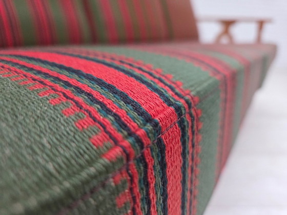 Image 1 of Dänisches 3-Sitzer-Sofa aus den 1970er Jahren, grüne Möbelwolle, Eichenholz.