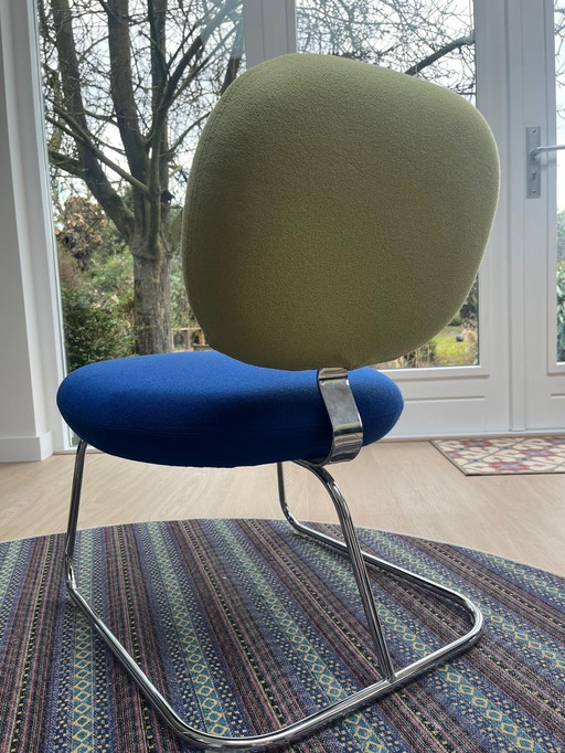 4 Artifort vega chairs and table