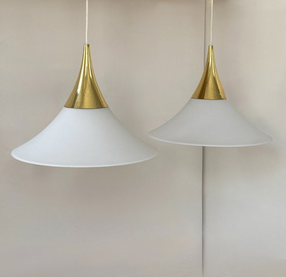 Image 1 of Paire de suspensions par Limburg en laiton et opaline, Allemagne 197