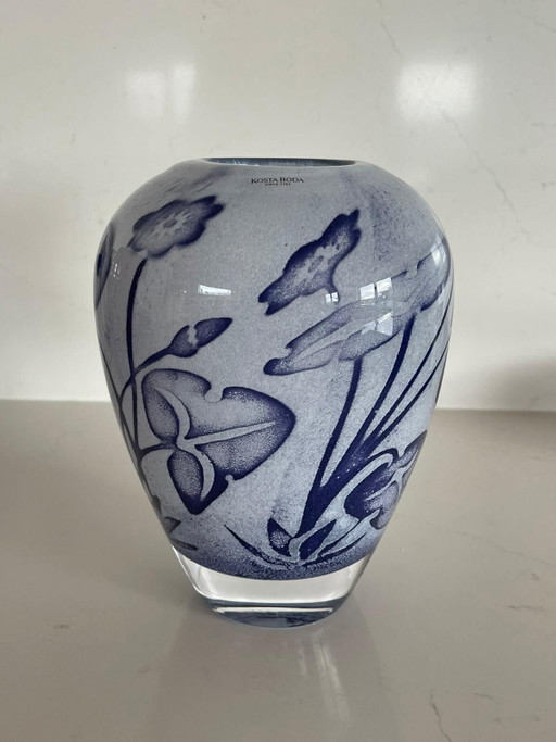 Kosta Boda vase by Olle Brozen