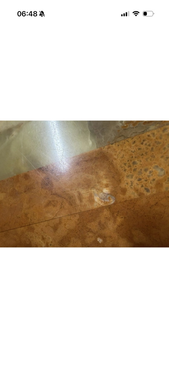 Esclusivo tavolino da caffè in onice con struttura in metallo realizzata a mano e piano in marmo. (photo 7 of 7)