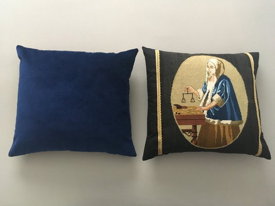 Image 1 of Cuscini Vermeer, ricamati a mano