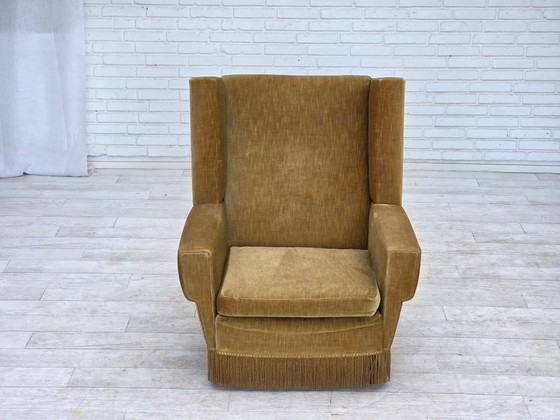 Image 1 of Deense fauteuil met hoge rugleuning uit de jaren 70, bekleed met honinggeel meubelvelours.