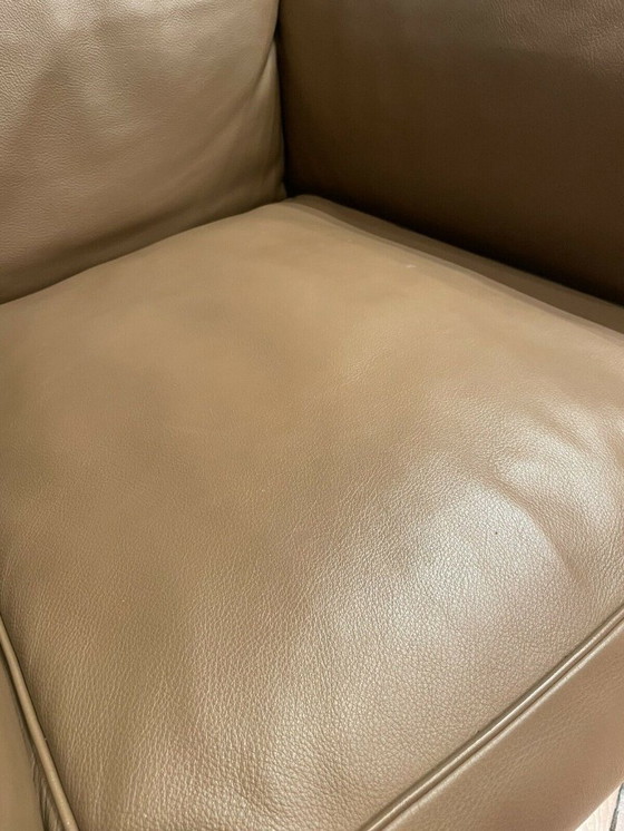 Image 1 of 2 Cassina Original LC2 Petit Lounge Chairs in hellbraunem Leder