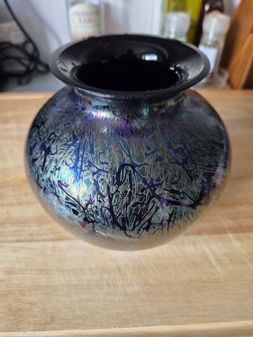 Vase globe en verre de studio irisé vintage Royal Brierley.