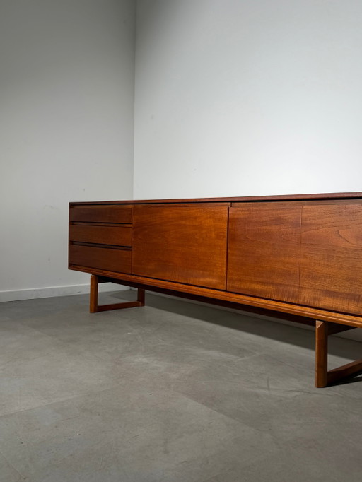White & Newton Teak Sideboard – British Mid-Century Modern – dressoirs (photo 2 of 10)