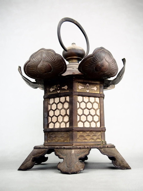 Set of two Chinese bronze foo dogs – lot 101 – Oliver, Paintings & Drawings, Canvas, Cotton, Aziatisch (photo 45 of 310)