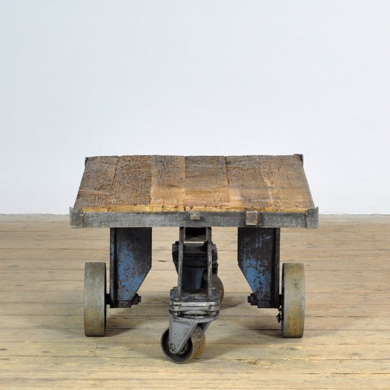 Mesa de centro industrial, años 60, Mesas de centro, Madera, Metal, Marrón, Vintage (foto 4 de 11)