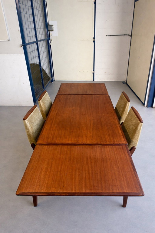 Mid-Century vintage extendable dining table with 4 chairs