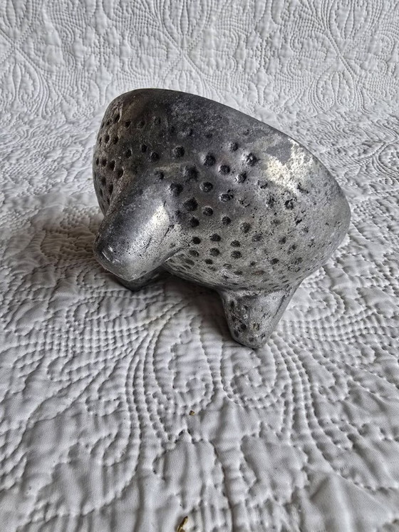Vintage hammered metal tripod dish – brutalist catchall – Decorative Objects, Aluminium (photo 3 of 5)