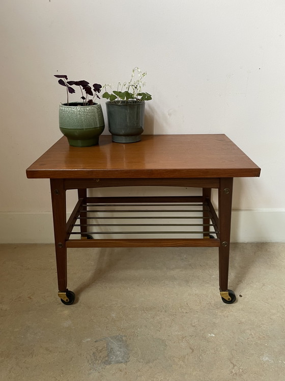Image 1 of Bijzettafel op wieltjes - vintage uit Denemarken - mobiele plantenstandaard