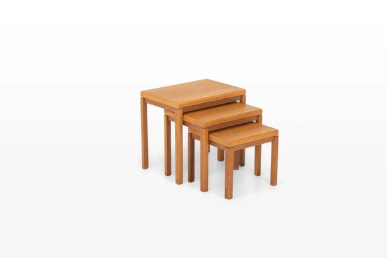 Vintage oak nesting tables by Van Den Berghe Pauvers, 1970s, set of 3 – Side tables, Wood, Mid Century Modern (photo 7 of 10)