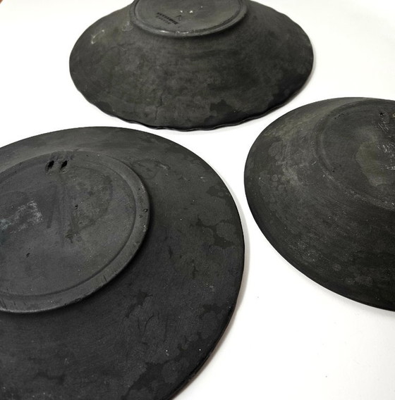 Image 1 of Piatti da parete sospesi in ceramica nera ungherese, collezione da 3 pezzi degli anni '70