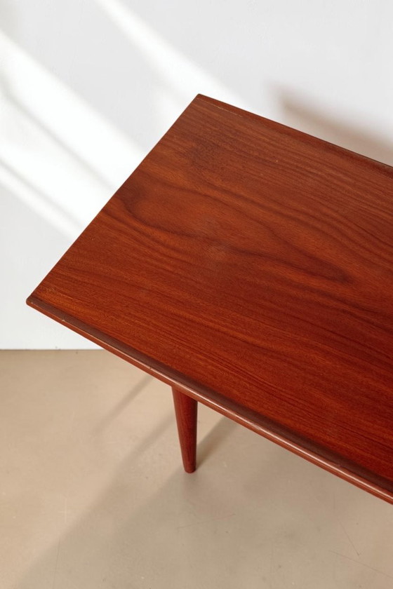 Scandinavische Teak Salontafel Met Tapse Poten – Wood (photo 4 of 7)