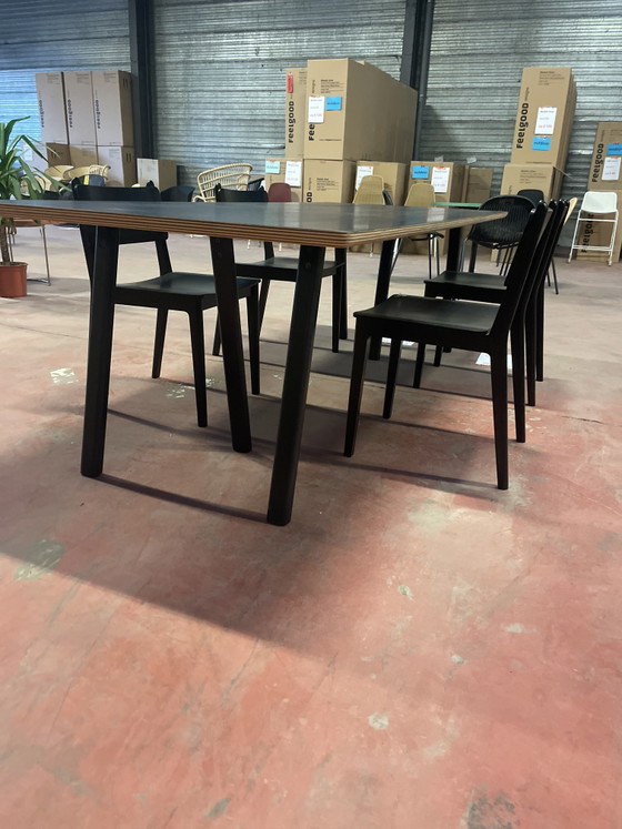 Trestle Table Large avec 4 ou 6 Peggy Chairs – feelgood designs, Tables de salle à manger, Wood (photo 2 of 5)