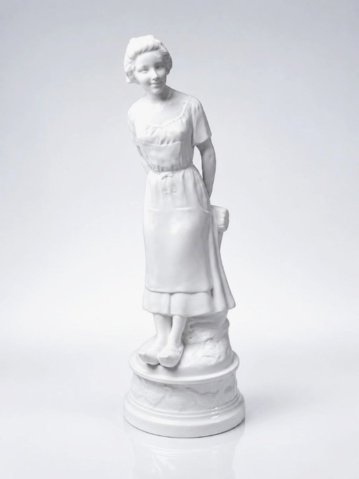 Statuette vintage paysanne en biscuit de porcelaine de Limoges, années 1930-1950