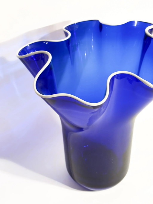 1980s Blue and White Murano Glass Handkerchief Vase – vazen (photo 2 of 16)