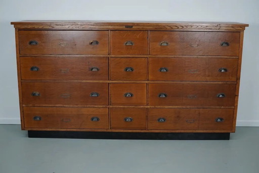 Grote Nederlandse eiken apothekerskast / winkelkast / dressoir, jaren 1930