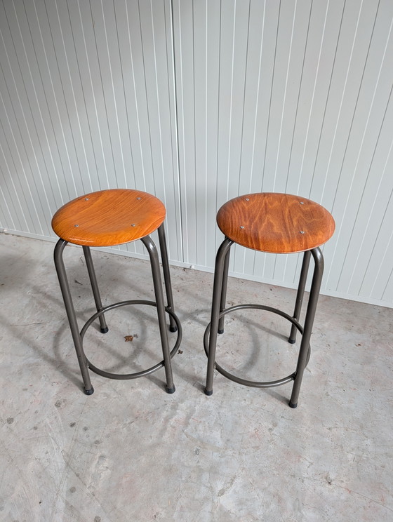 2 School Stools from the 60s and 70s. – Metal, Wood (photo 2 of 9)