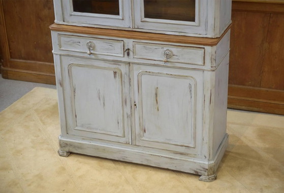 Credenza a due corpi patinata del XIX secolo. – Armadi contenitori, Vintage (photo 2 of 14)