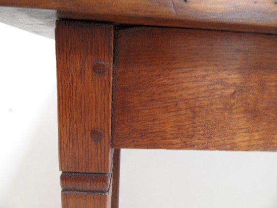 Image 1 of Antiker Beistelltisch aus Eiche