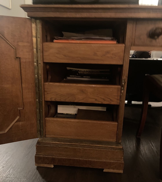 Image 1 of Bureau van eikenhout met stoel