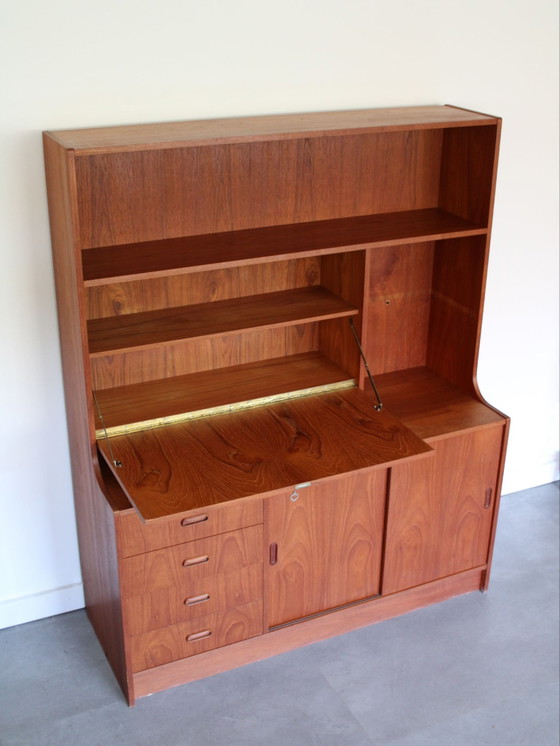 Credenza alta/mobile a parete danese vintage in teak – Credenze alte, Legno (photo 12 of 12)