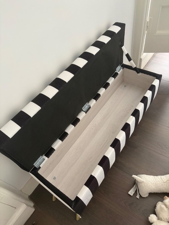 Panca bianca e nera con contenitore – Poggiapiedi e pouf, Velvet (photo 5 of 5)