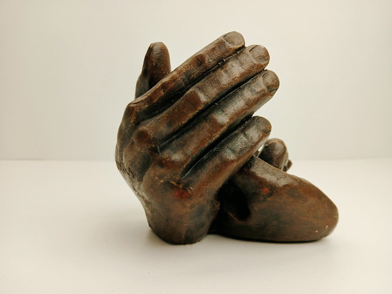 Image 1 of Beeldje Baby in Handen - Mat Wanders