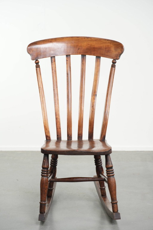 English oak Windsor rocking chair from the early 19th century with beautiful warm colors – schommelstoelen (photo 2 of 11)