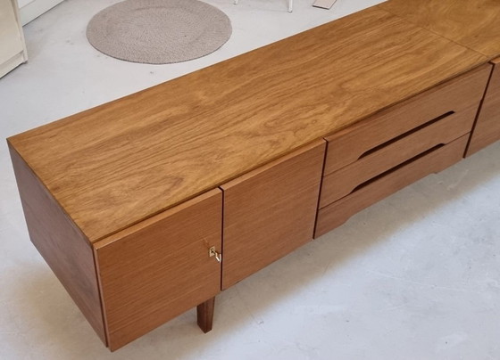 Image 1 of Credenza bassa di metà secolo