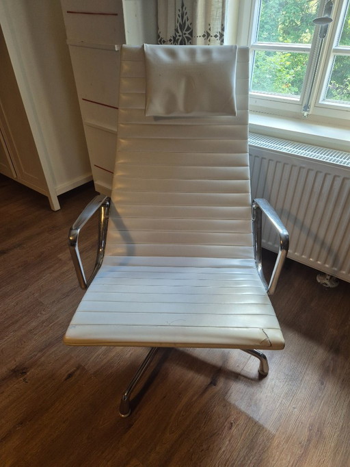 Aluminium Chair EA 124 Charles Eames