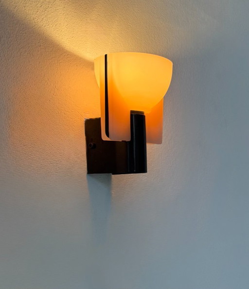 Applique vintage, metallo cromato e vetro sabbiato stampato e pressato, Italia, 1980