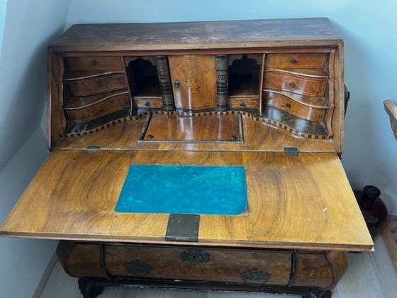 Image 1 of Secrétaire de cabinet ancien en forme de bombe ou de ventre