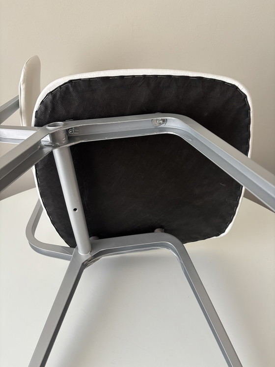 Image 1 of Revolt Ahrend de Cirkel wit leer (skai?) gestempeld 