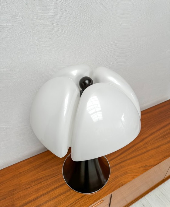 Image 1 of Grote Pipistrello tafellamp uit de jaren 70 van Gae Aulenti voor Martinelli Luce – Verstelbaar designicoon
