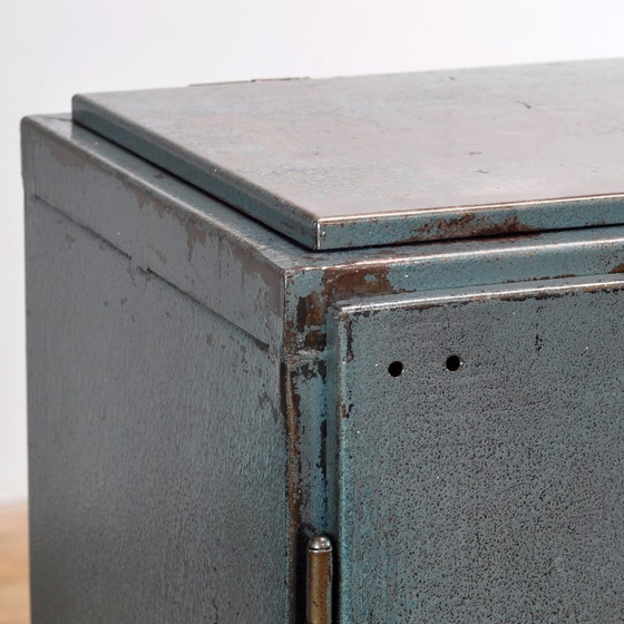 Armadio industriale in ferro, anni '70 – Mobili contenitori, Iron, Metal (photo 8 of 15)