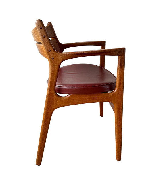 Image 1 of 2 sedie Eric Buch, modello 320, metà secolo