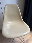 2x Eames Miller Vitra DSW Fiberglas-Beistellstühle – Pergament