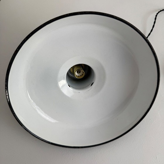 Image 1 of ANTIEKE GEËMAILLEERDE INDUSTRIËLE WERKPLAATS HANGLAMP