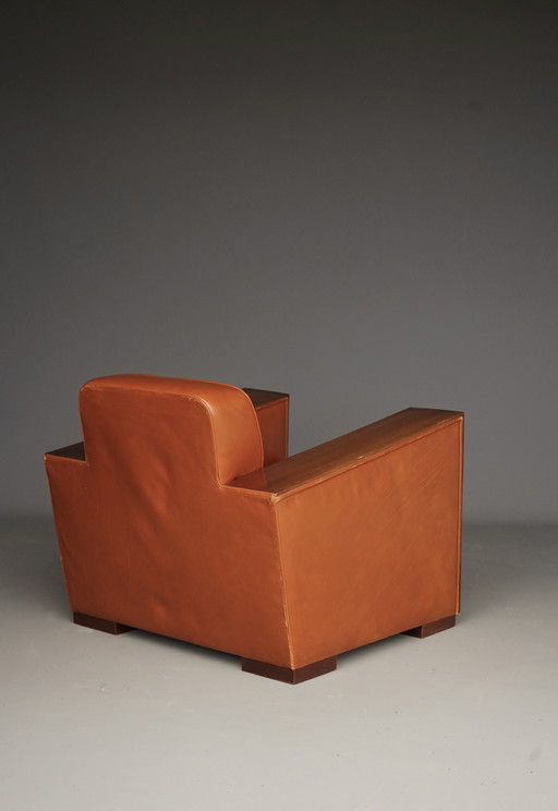 Indrukwekkend paar Art Deco leren fauteuils. 1940s.