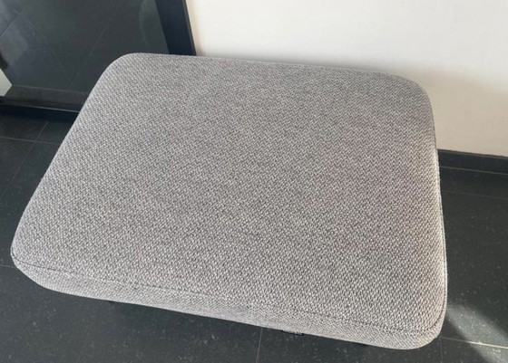 Image 1 of Divano angolare Montel con pouf grigio